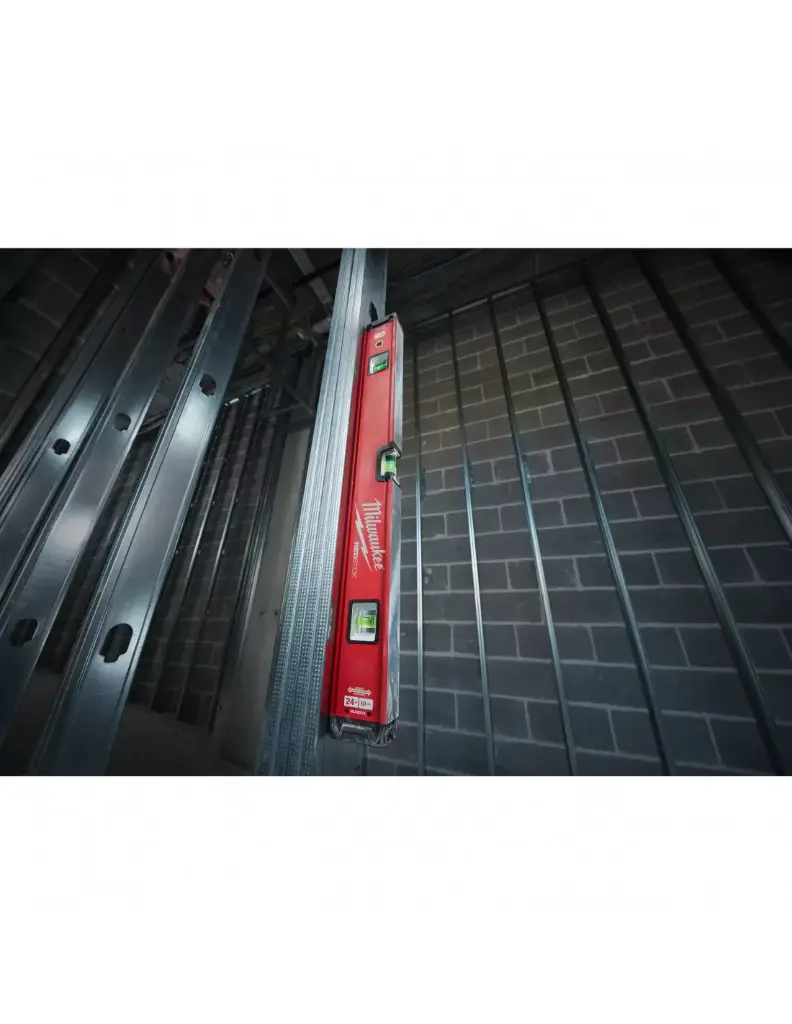 niveau-tubulaire-magnetique-60-cm-redstick-premium-4932459063-milwaukee (1).webp