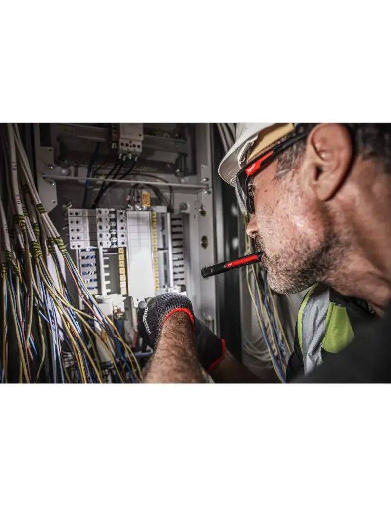 lampe-torche-frontale-450-lumens-lampe-de-poche-250-lumens-usb-ir-hl450pl250-4933492104-milwaukee (1).webp