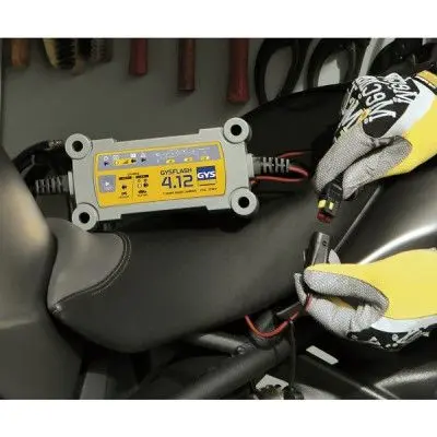 gys-chargeur-de-batteries-plomb-12v-gysflash-412-029422 (1).webp