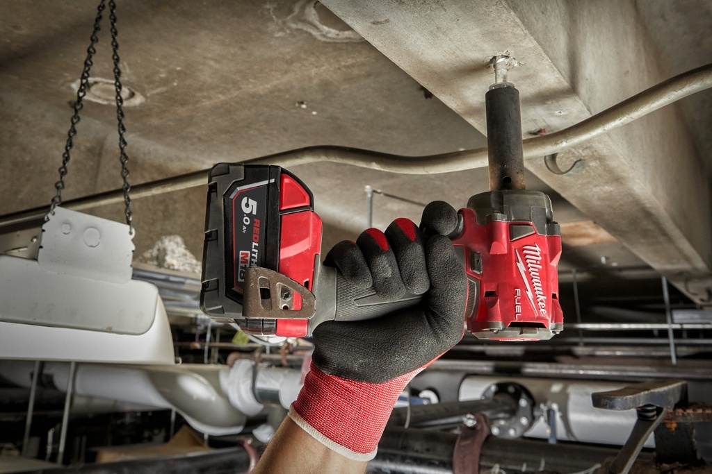 Boulonneuse à chocs compacte FUEL ,carré 1/2'', Fixation o'ring, 18V, 2 batteries M18 B5 avec un chargeur M12-18FC, 4 vitesses, 339 nm MILWAUKEE - M18 FIW2F12-502X